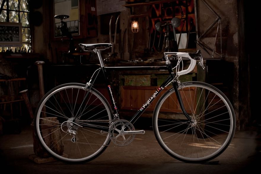 Eksklusiv Stål-racer fra Pogliaghi -     Rammekit normalpris kr. 19.900 !!     SPECIALpris i Outlet kr. 8.900,-. Rammekittet består af stel og forgaffel og sadelpind (uden styrfittings).